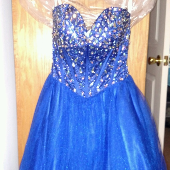 Homecoming dress - Picture 4 of 4